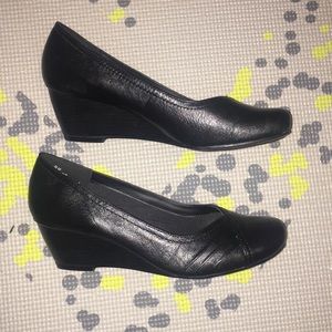 BARETRAPS Black Wedge